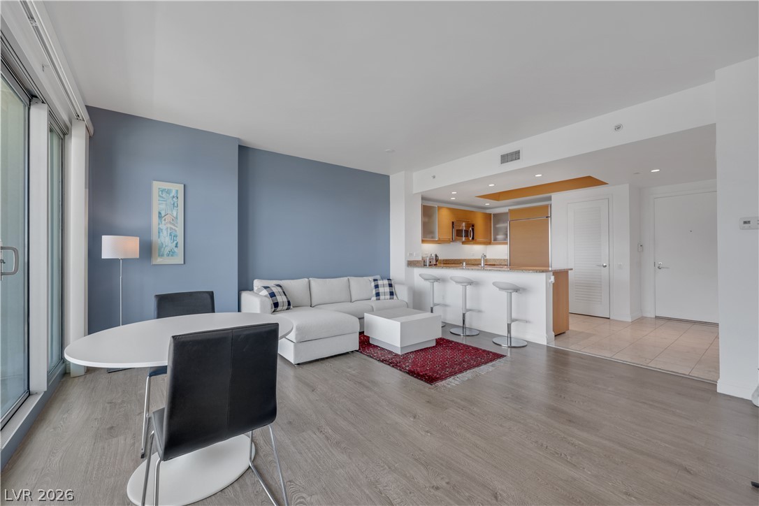 322 Karen Avenue 1604