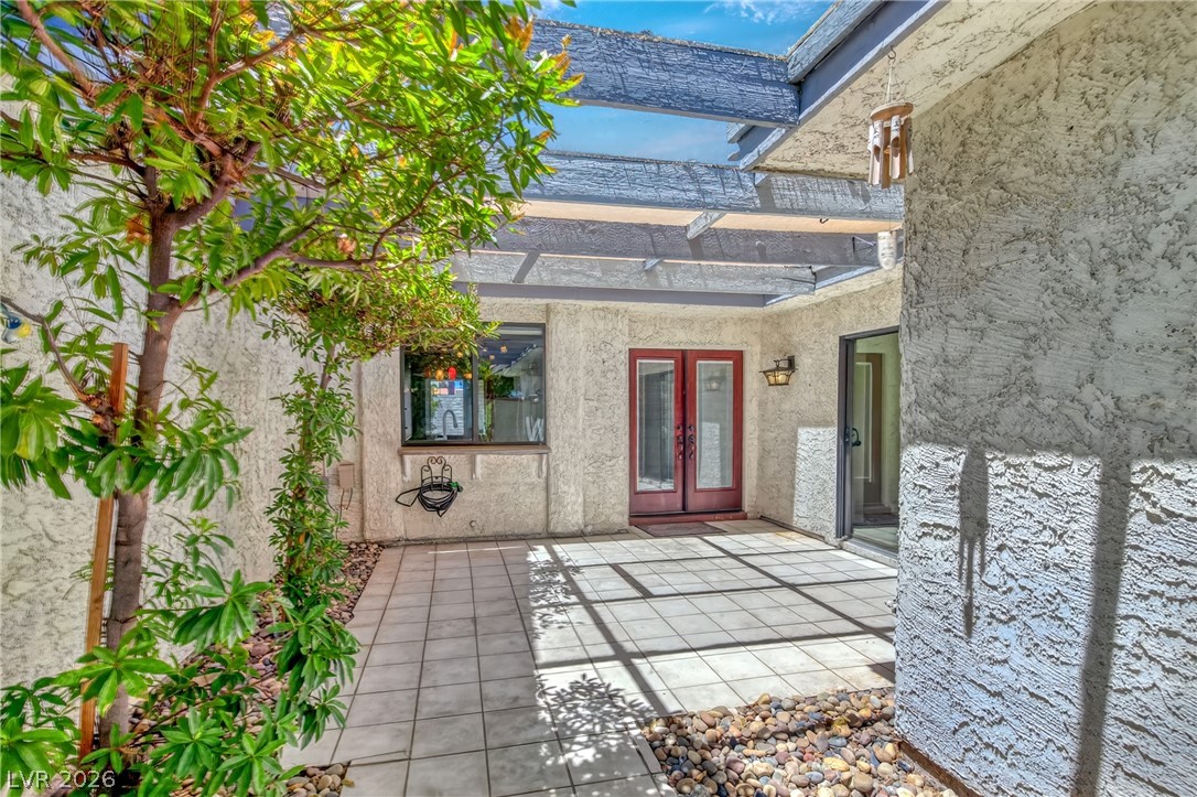 4587 Madreperla Street
