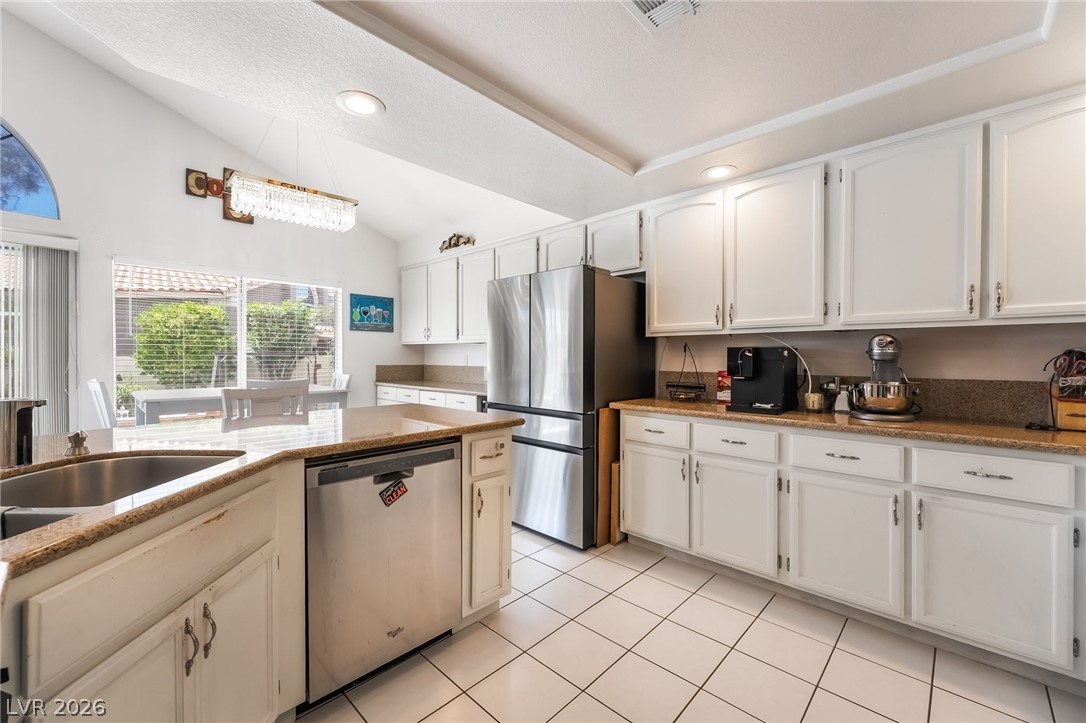 2835 Via Terra Street