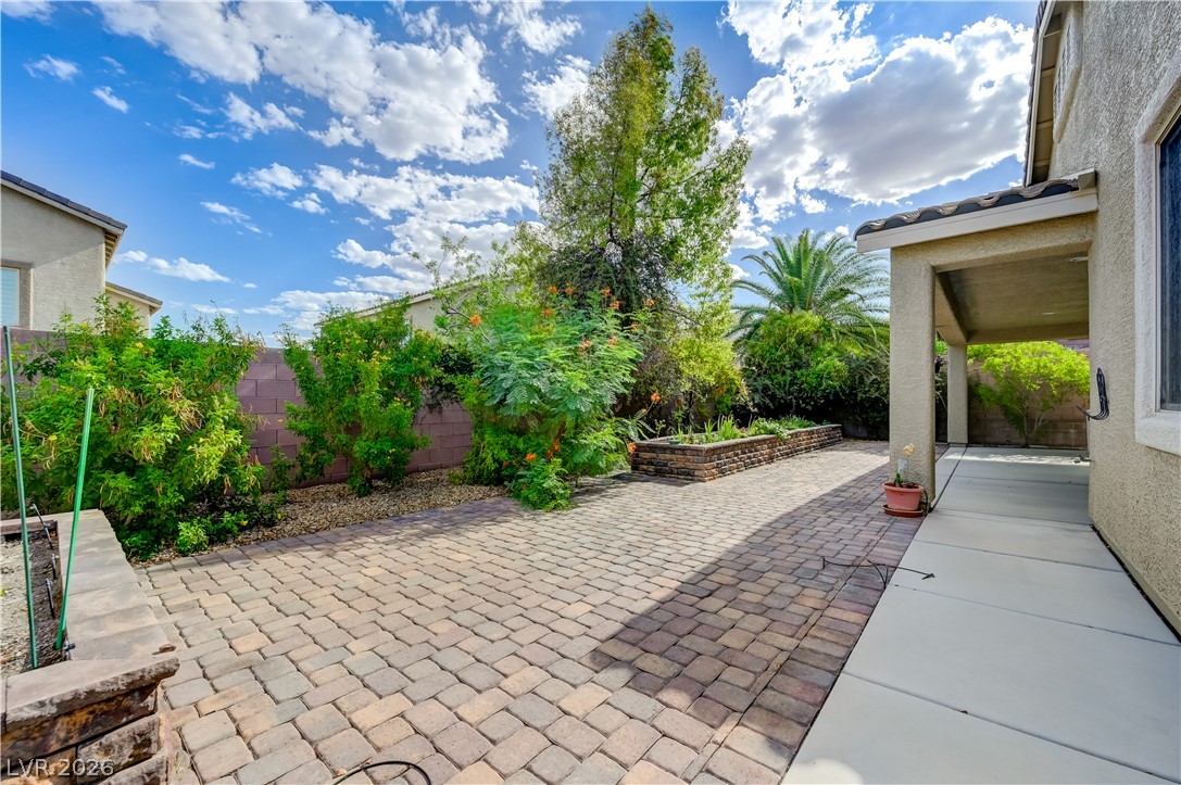 1637 Blue Cliffs Avenue