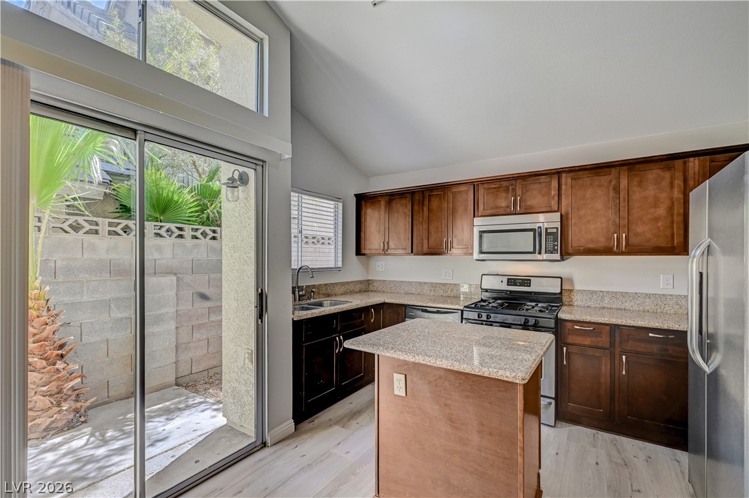 386 El Pico Drive