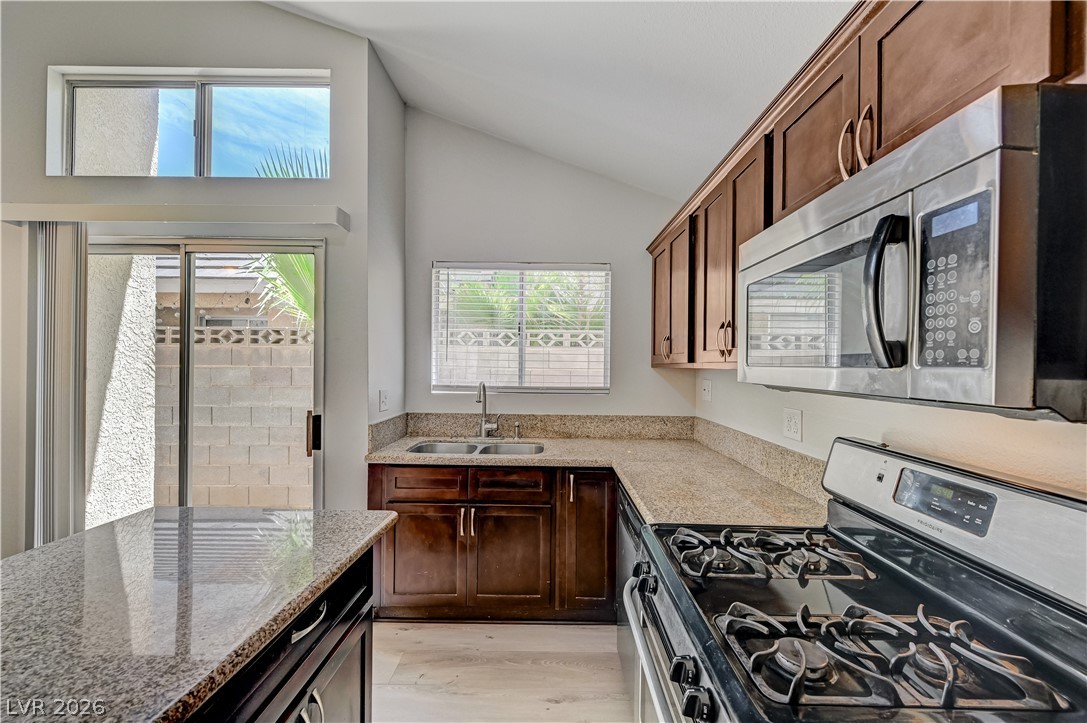 386 El Pico Drive