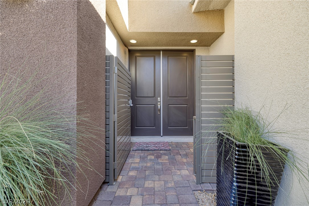 12 Hilltop Crest Street