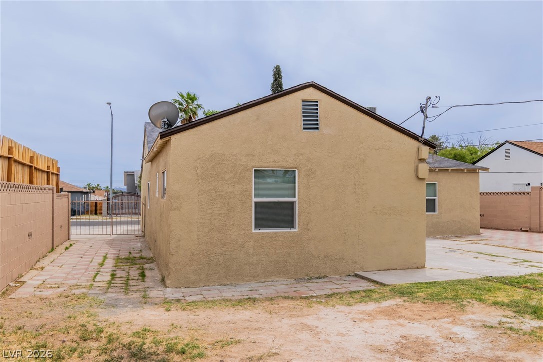 228 Earl Street