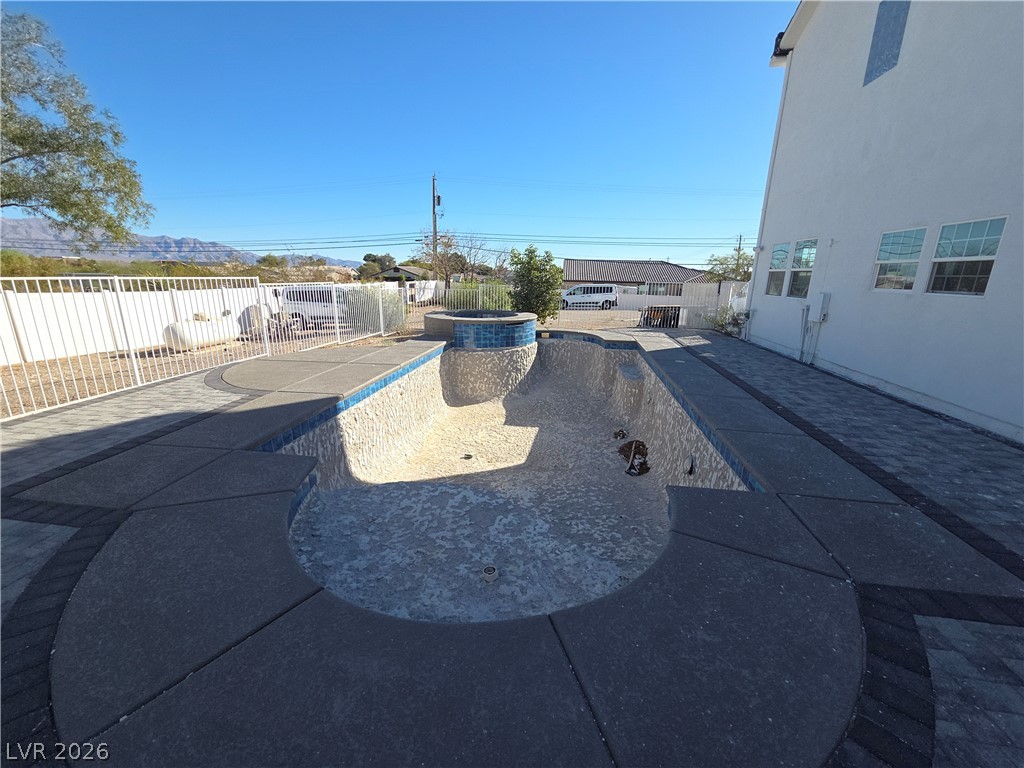 5724 North Grand Canyon Drive
