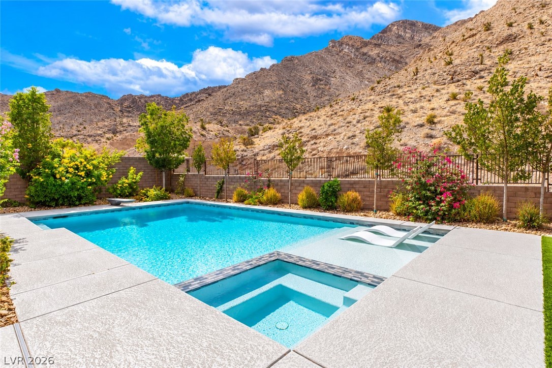 2999 The Peaks Lane