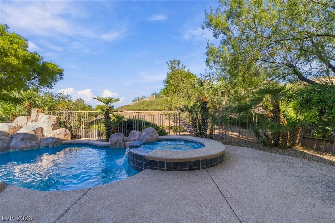 26 Fountainhead Circle