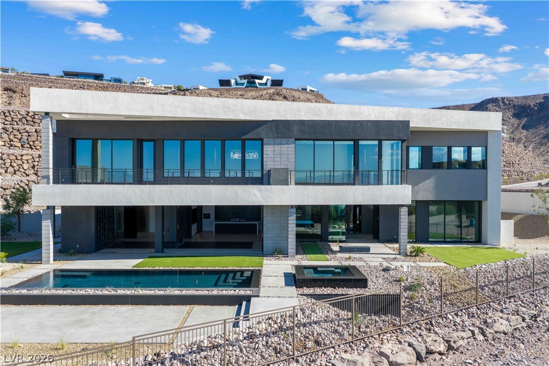25 Boulderback Drive