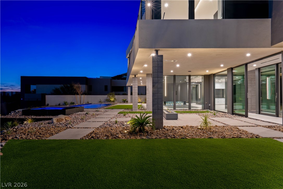 25 Boulderback Drive