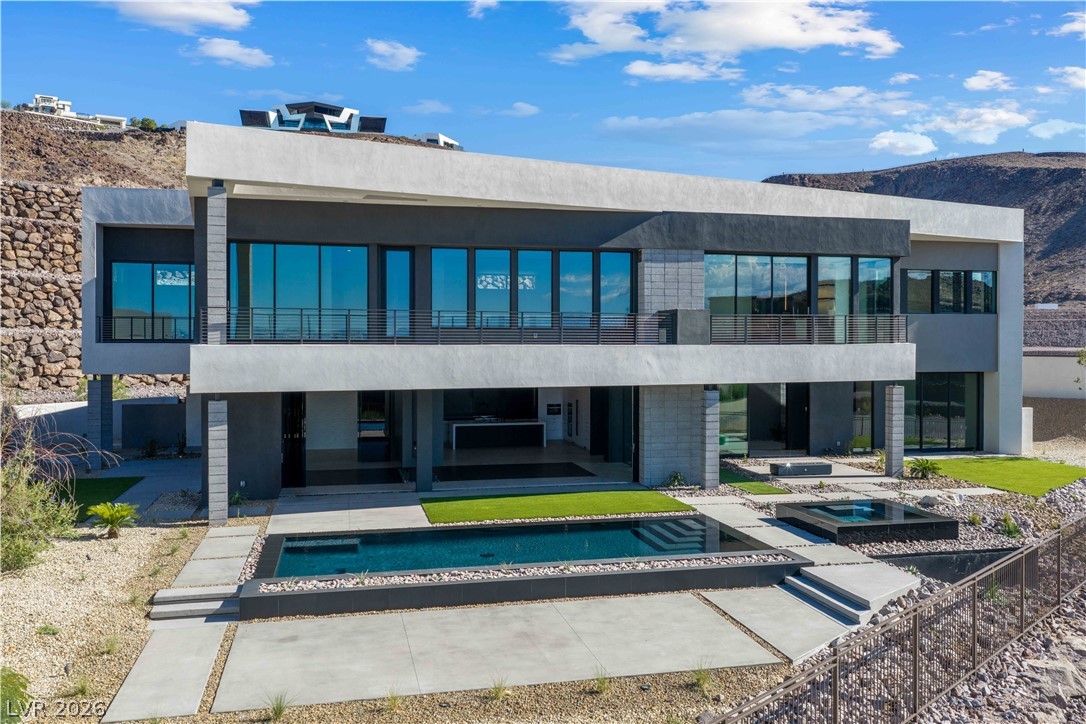 25 Boulderback Drive