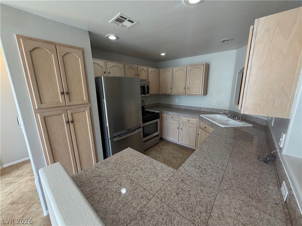 2050 West Warm Springs Road 4011