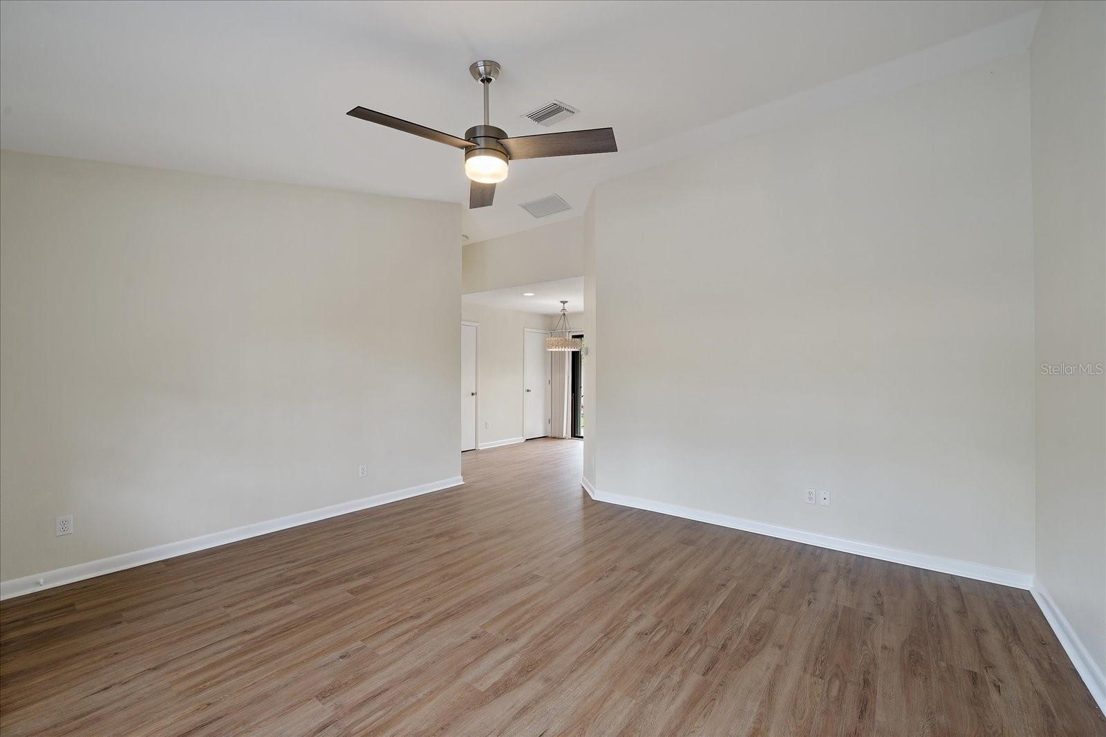 1711 SETTLERS DR #8
