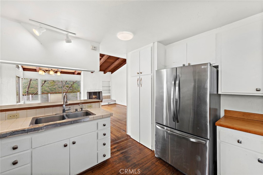 1330 La Mirada Street