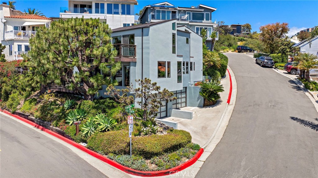 683 Alta Vista Way