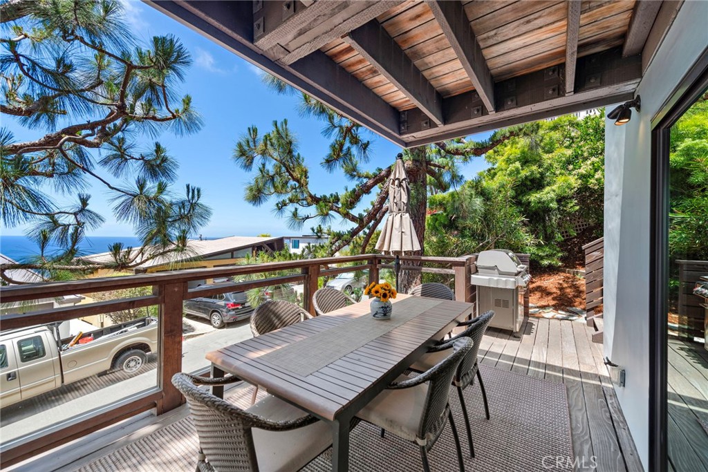 683 Alta Vista Way