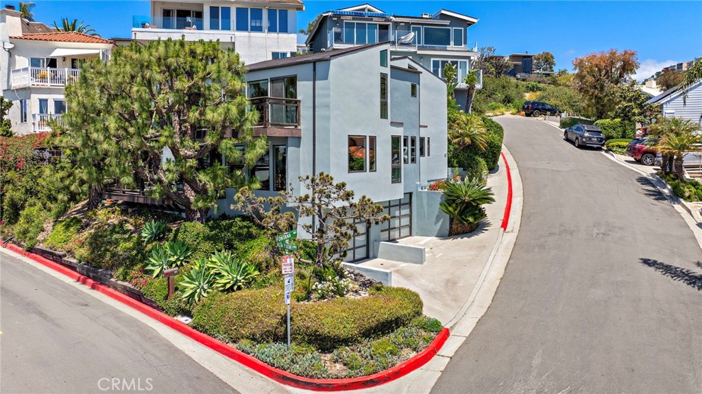 683 Alta Vista Way