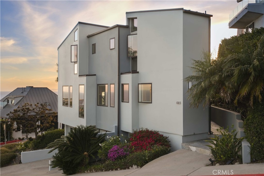 683 Alta Vista Way