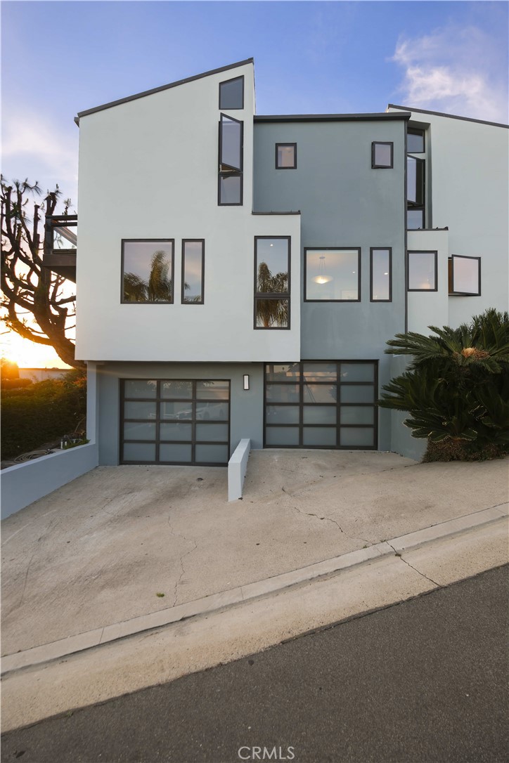 683 Alta Vista Way