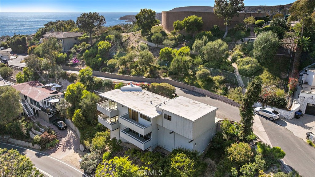 888 Summit Drive