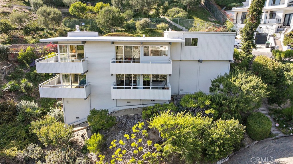 888 Summit Drive
