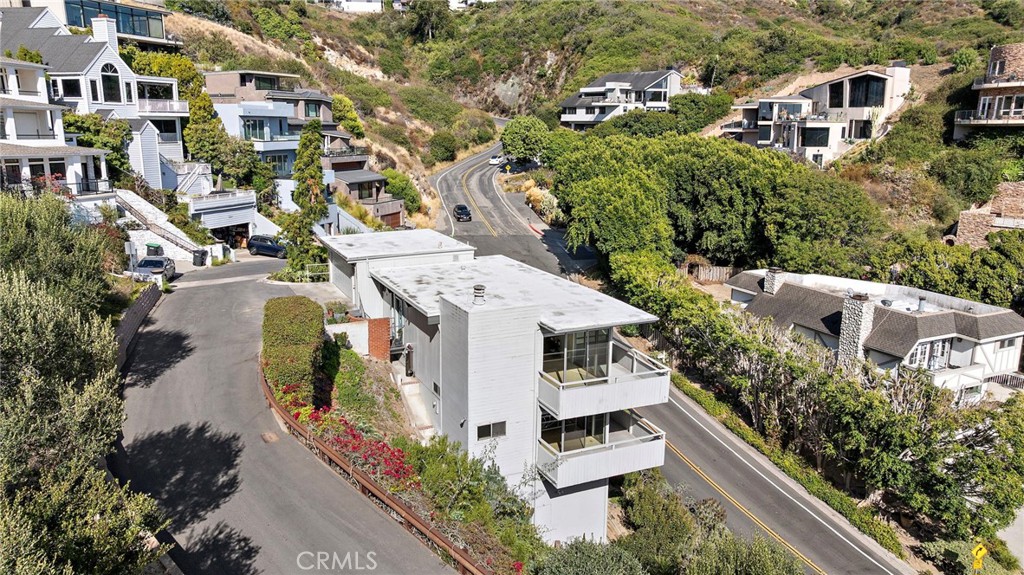 888 Summit Drive