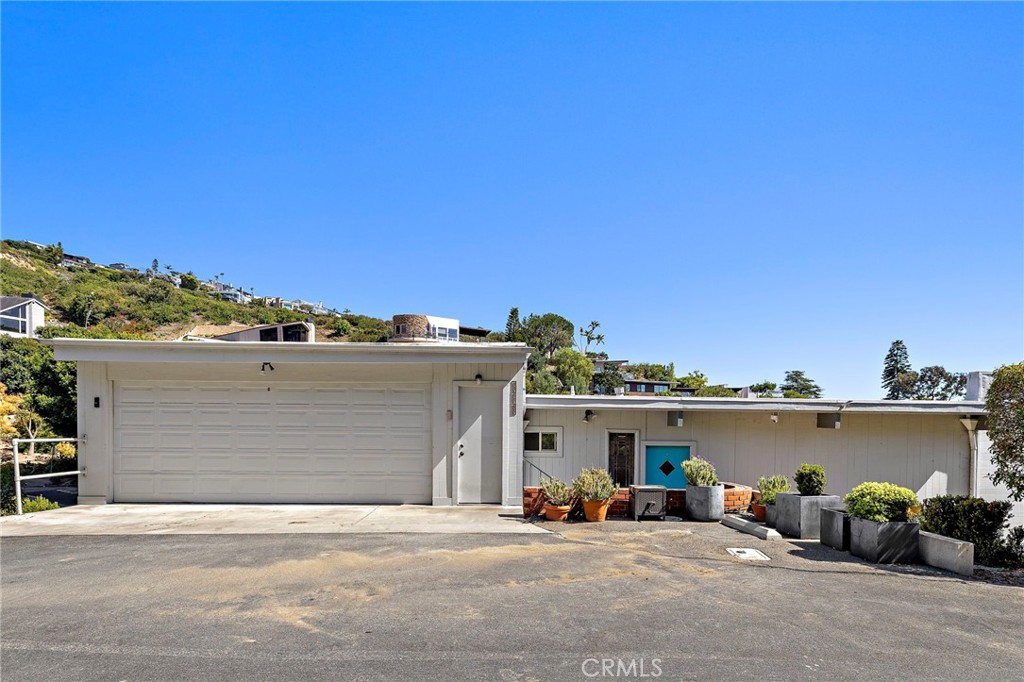 888 Summit Drive