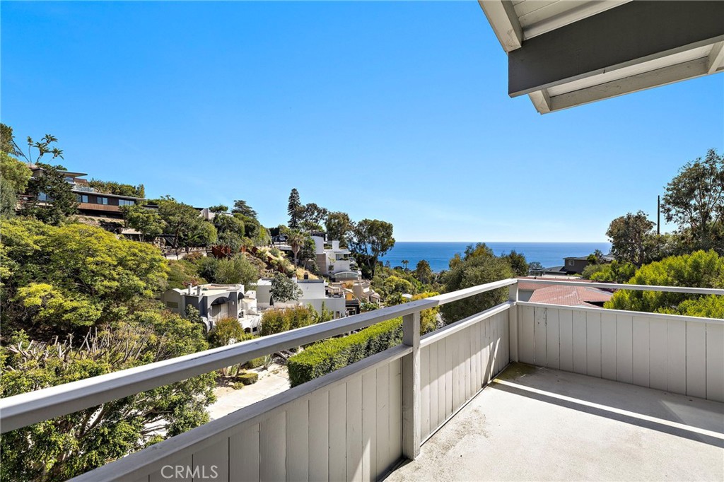 888 Summit Drive