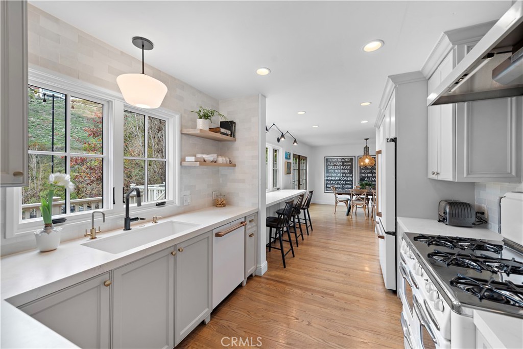 916 Bluebird Canyon Drive