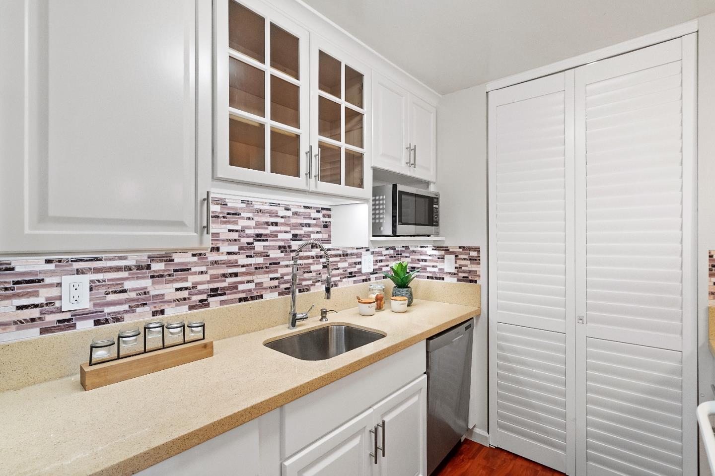 1 Appian Way Unit: 713-2