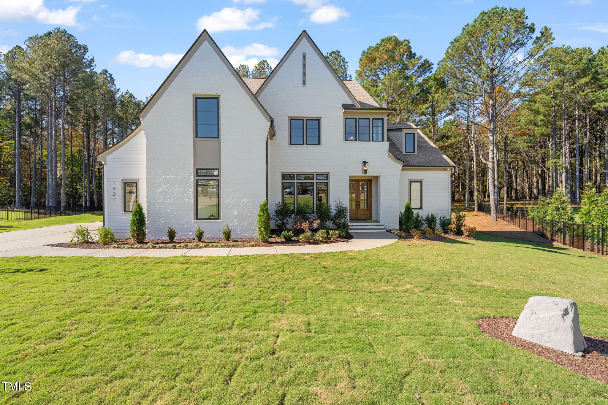 1601 Legacy Ridge Lane