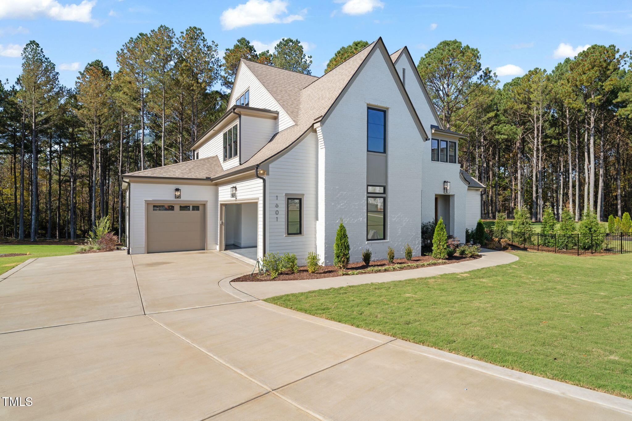 1601 Legacy Ridge Lane