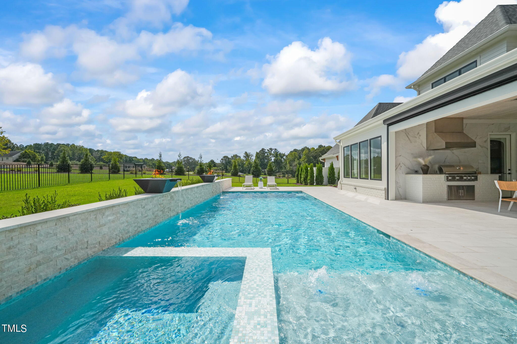 8916 Grand Highland Way