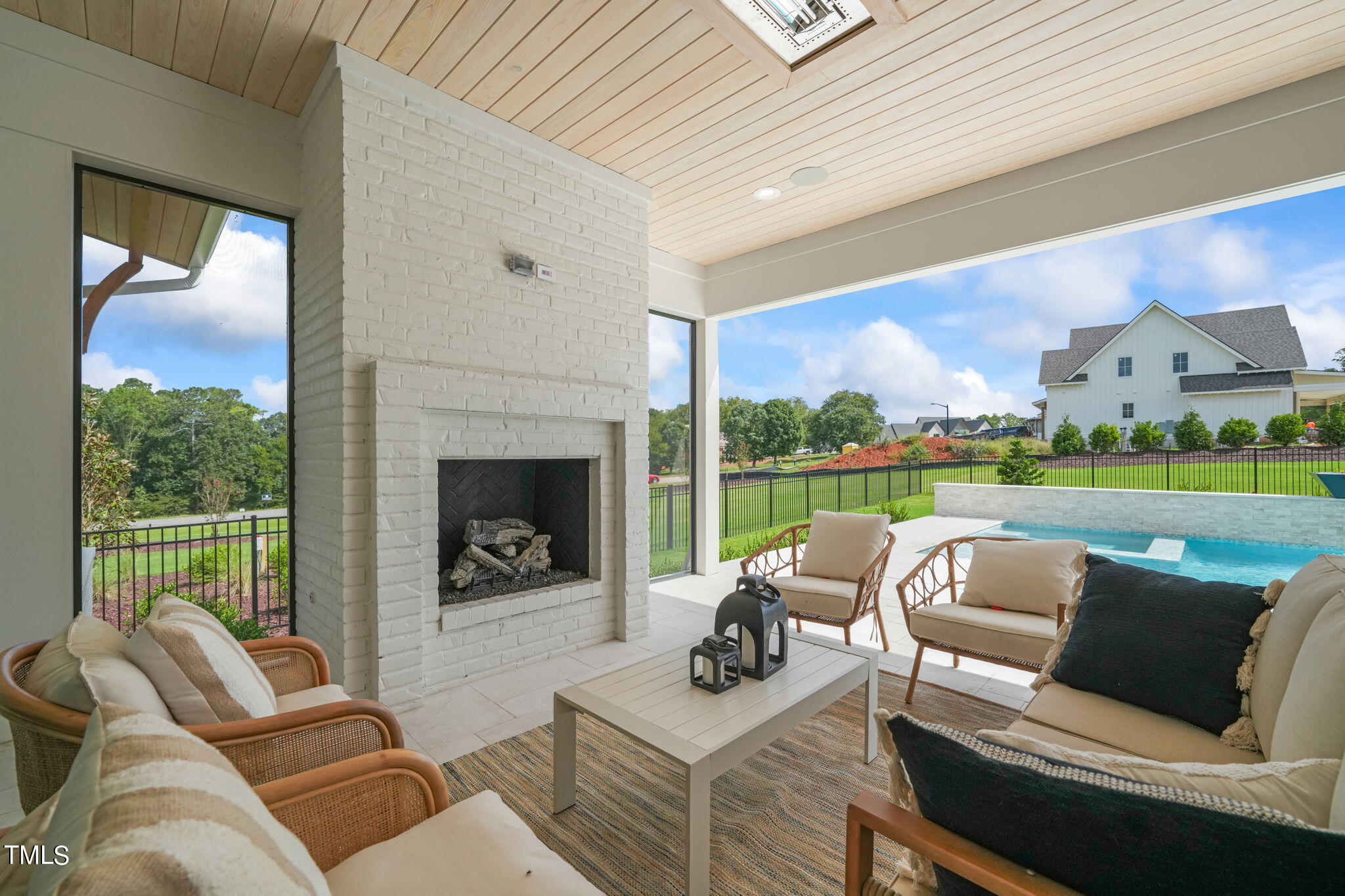 8916 Grand Highland Way