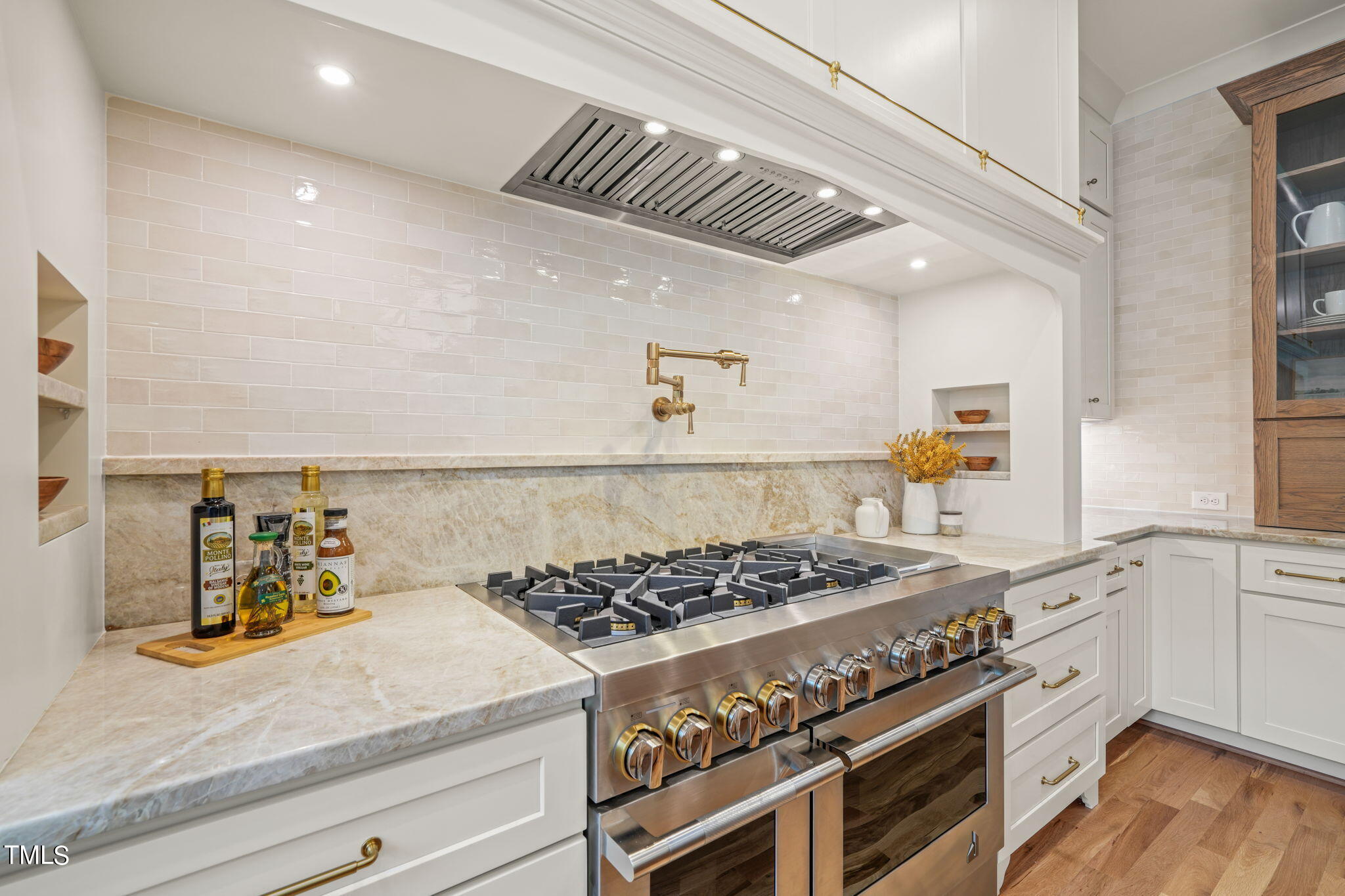 8909 Grand Highland Way