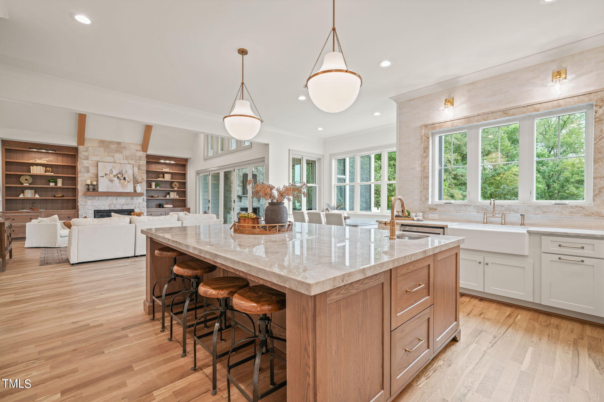 8909 Grand Highland Way