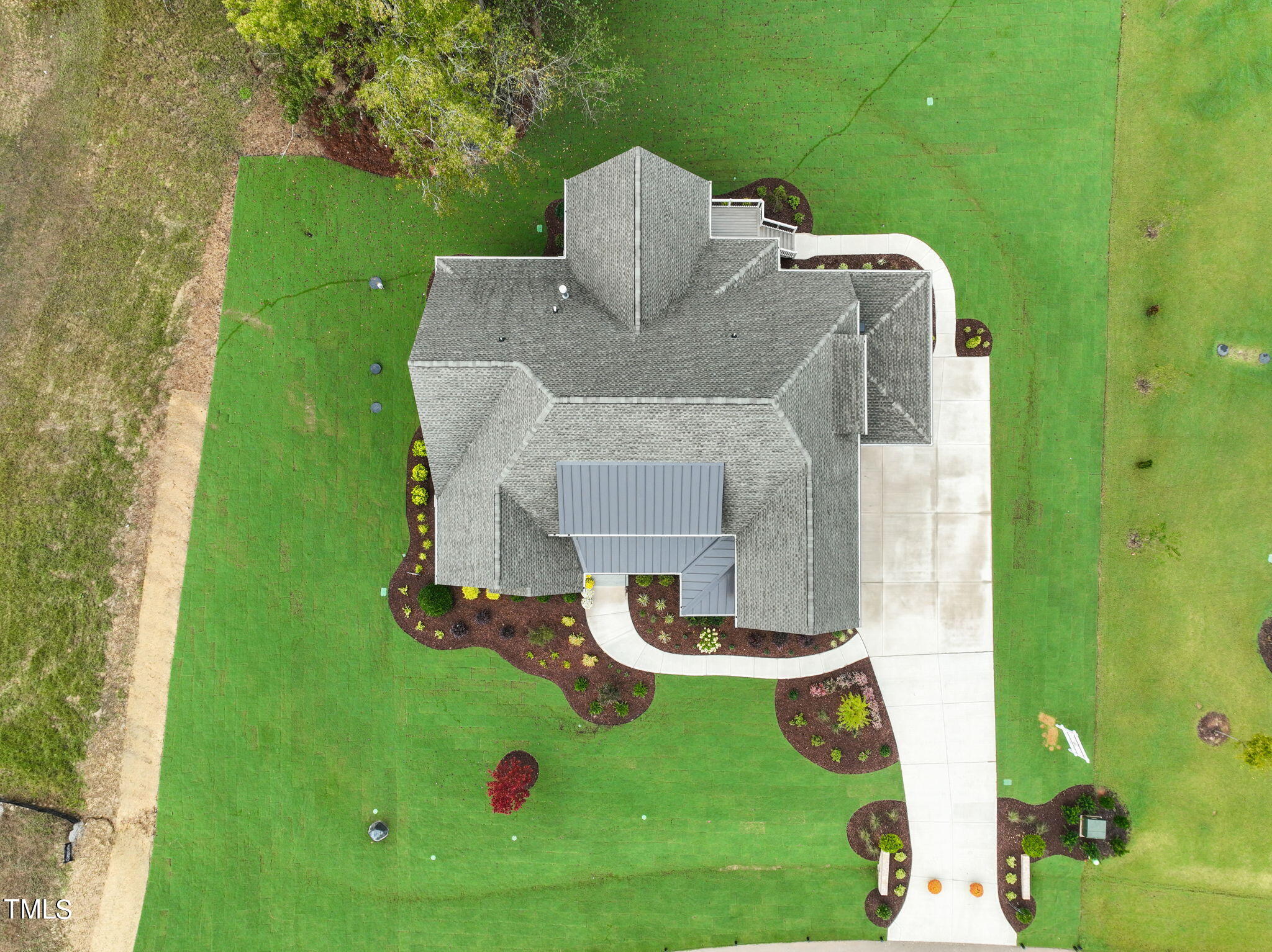 8909 Grand Highland Way