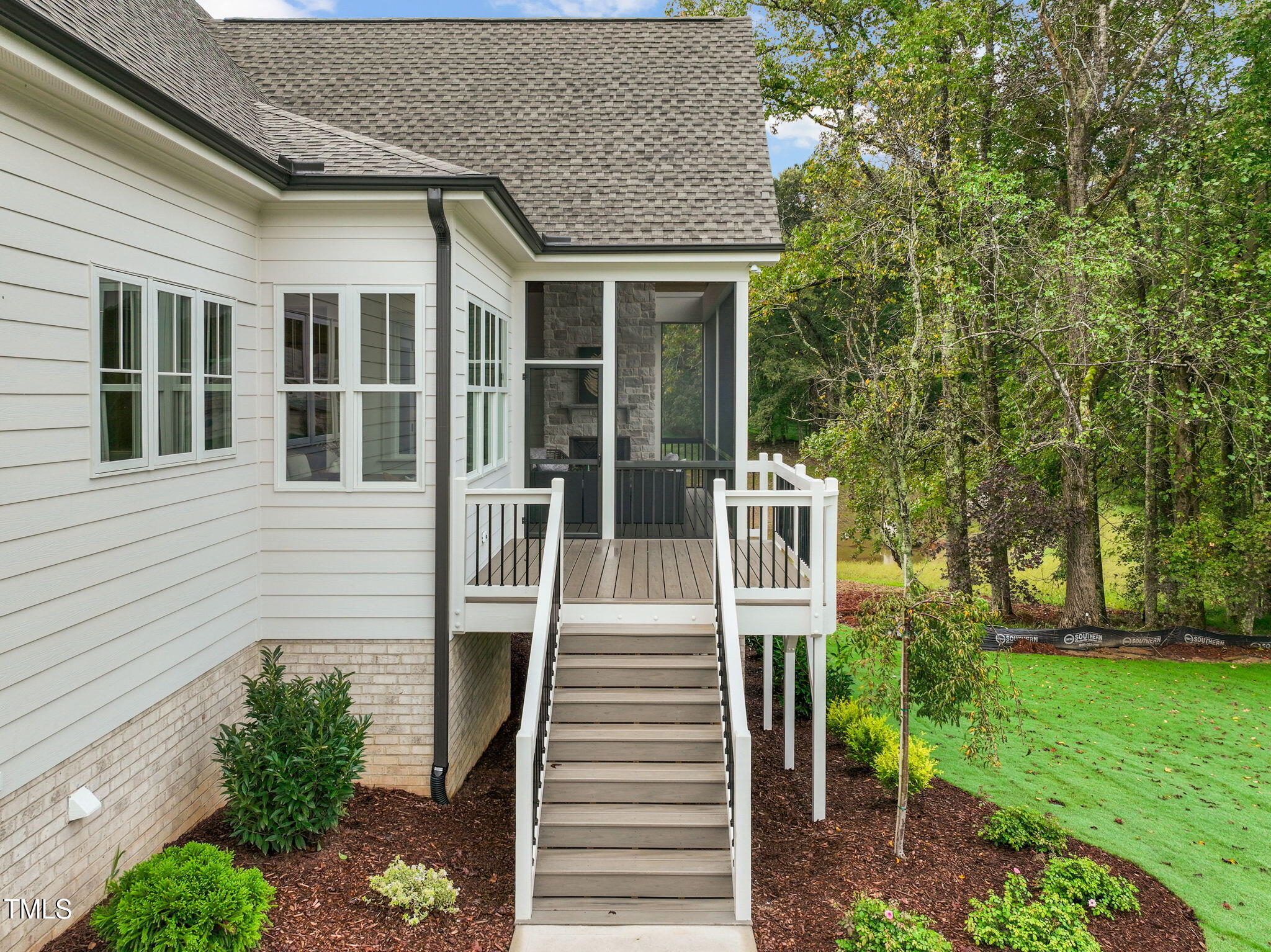 8909 Grand Highland Way