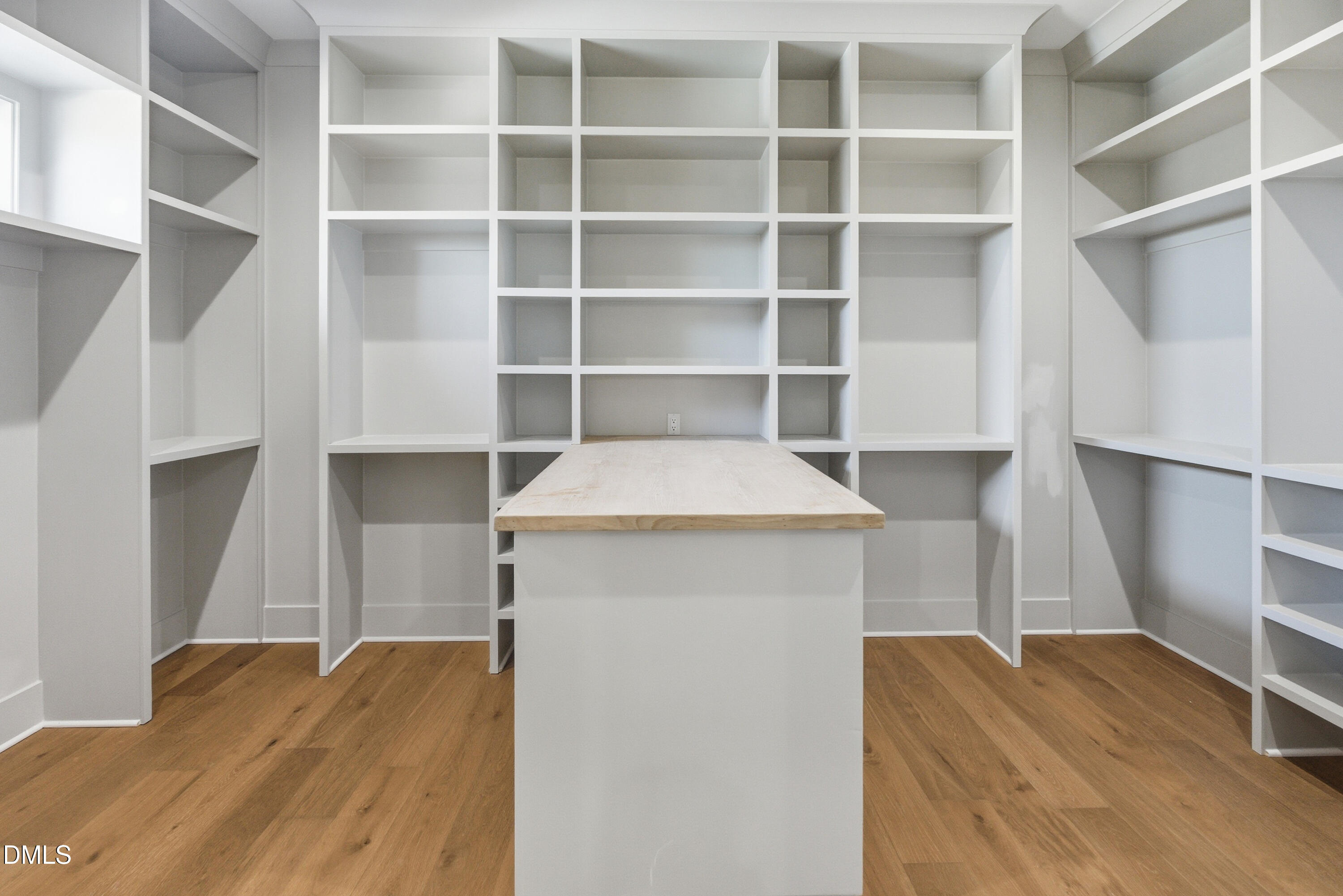 9105 Overlook Crest Drive