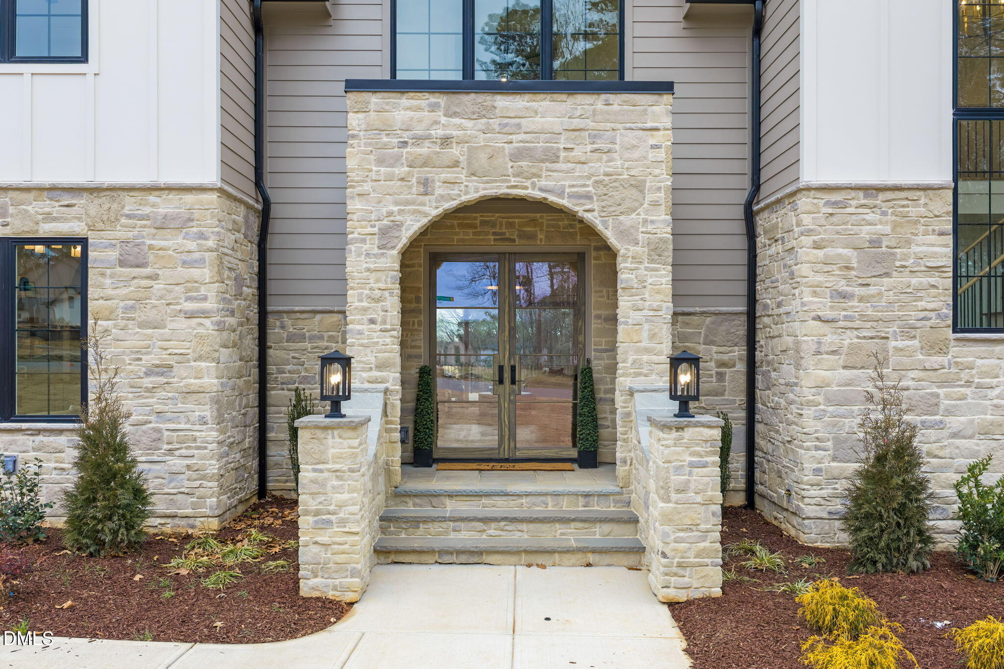 9105 Overlook Crest Drive