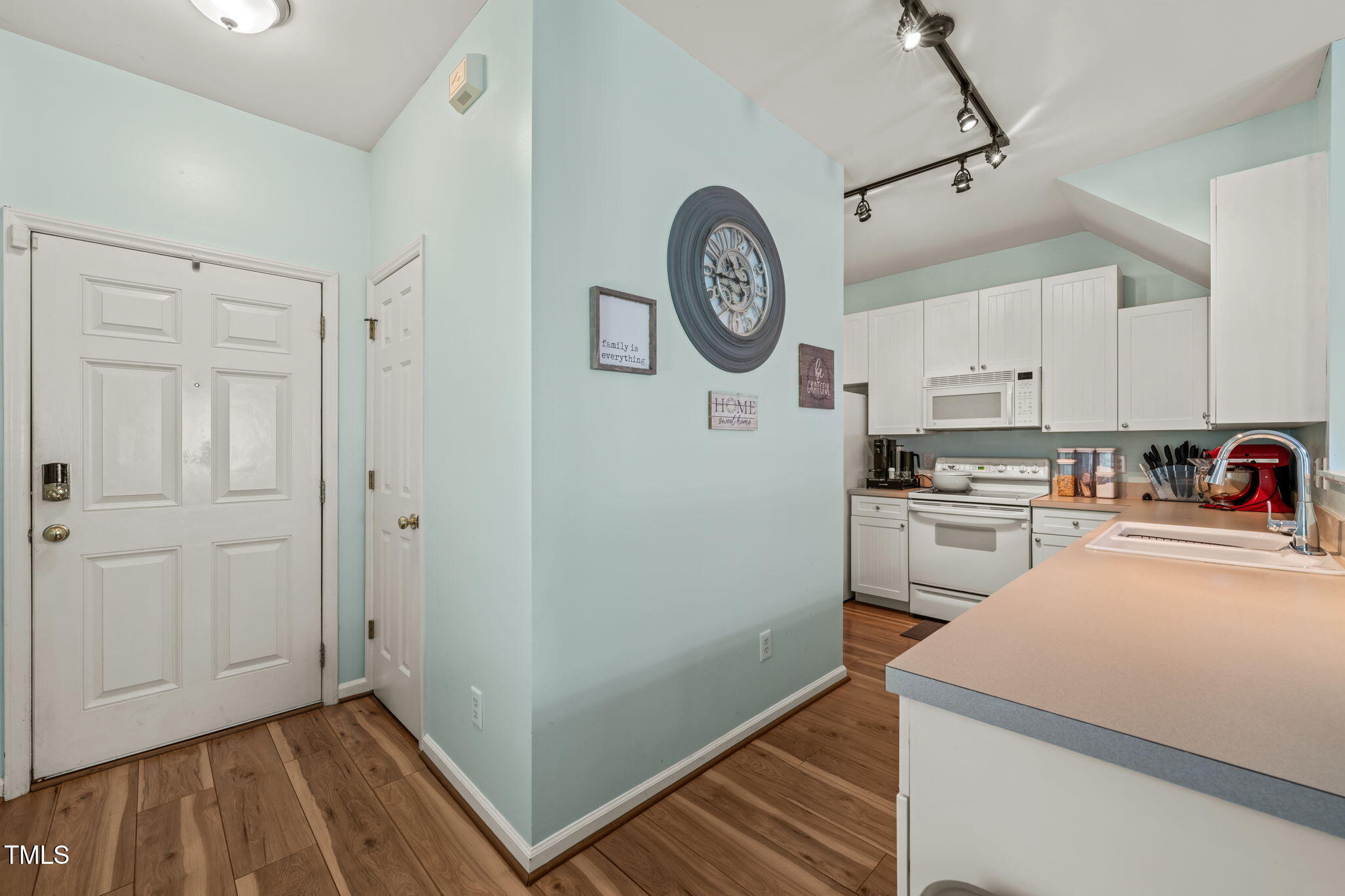 2105 Metacomet Way