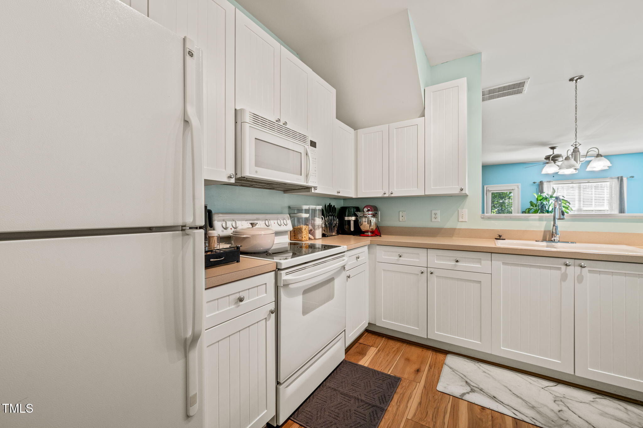 2105 Metacomet Way