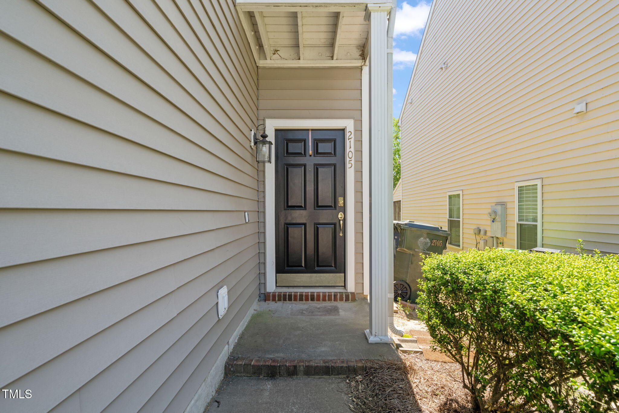 2105 Metacomet Way