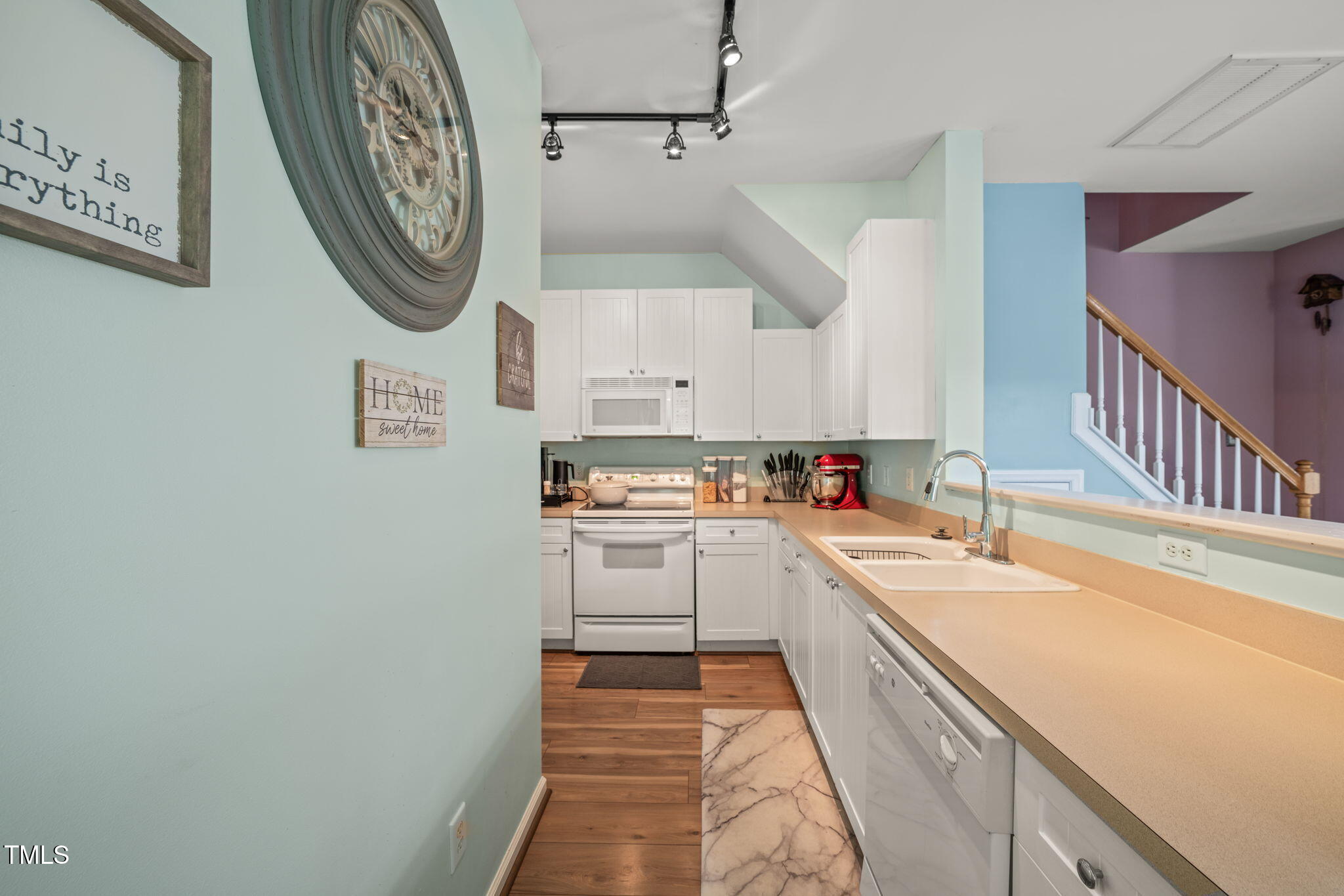 2105 Metacomet Way
