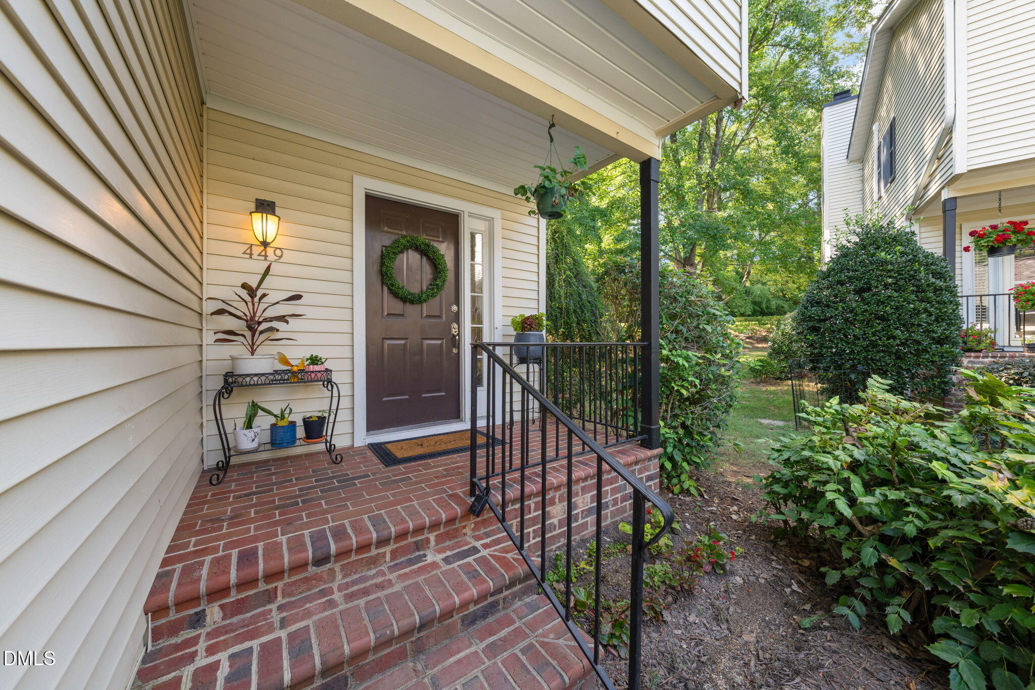 449 Crossvine Close