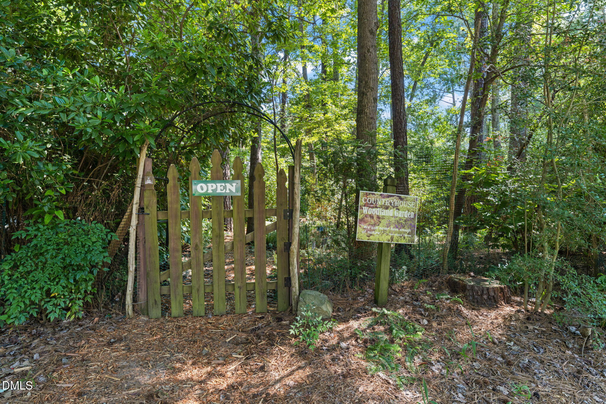 449 Crossvine Close