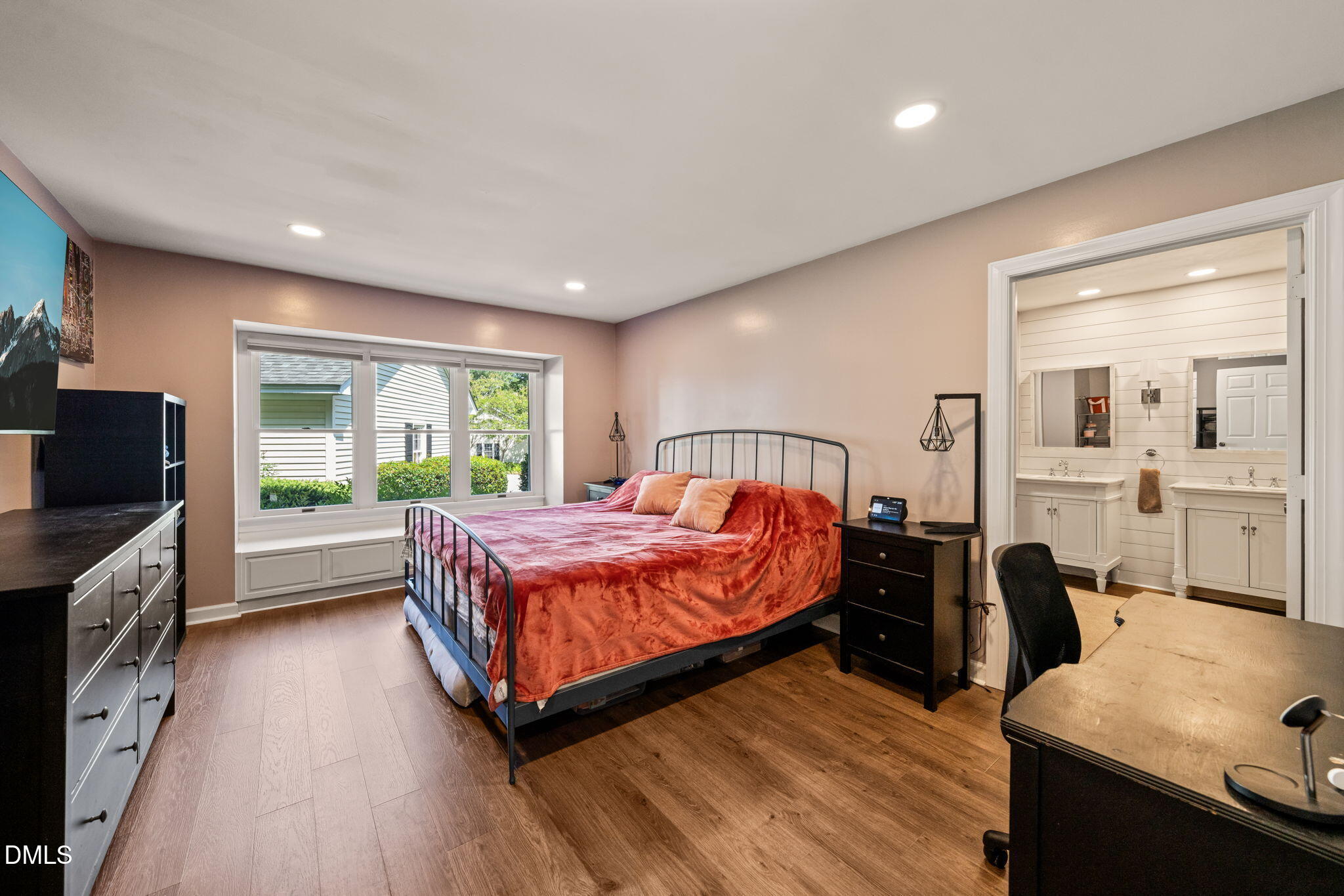 449 Crossvine Close
