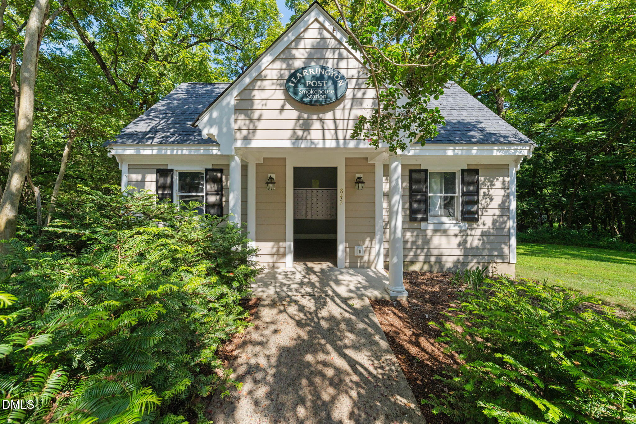 449 Crossvine Close