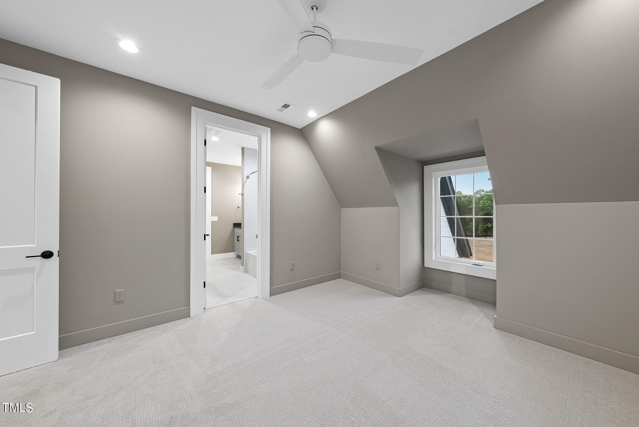 1605 Legacy Ridge Lane