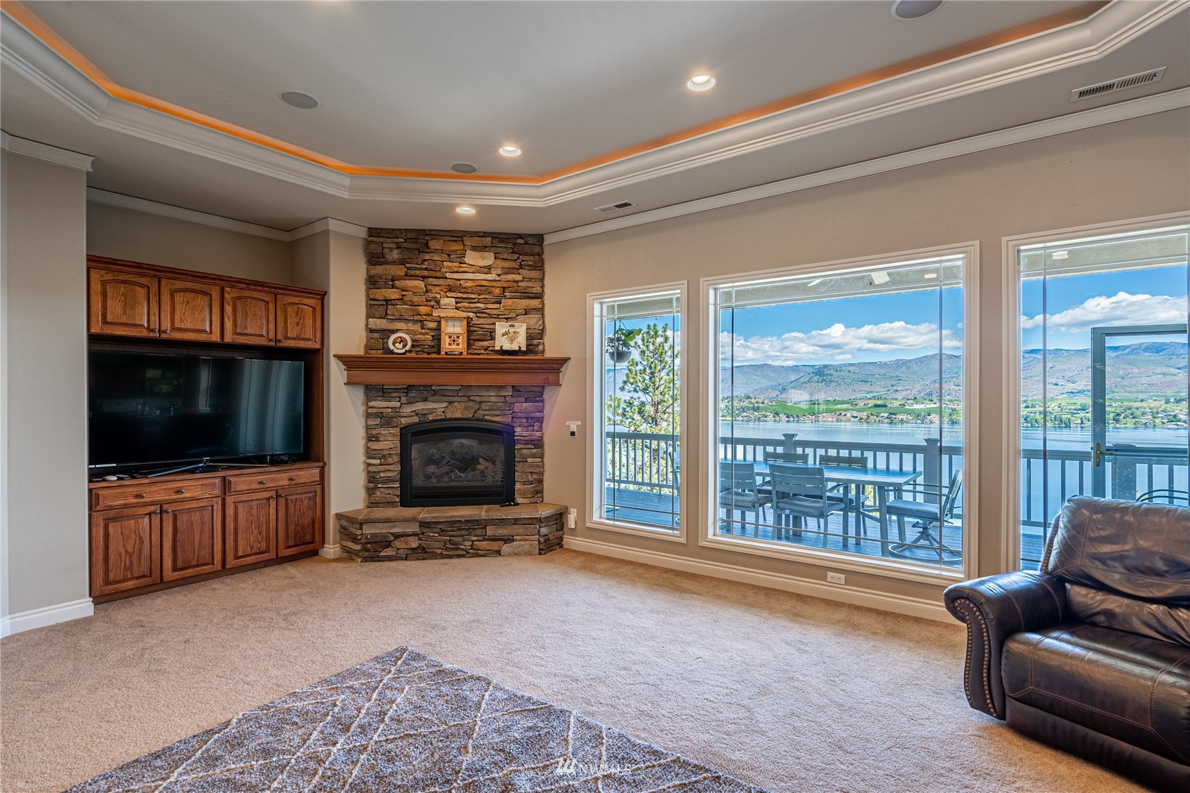 7460 Navarre Drive