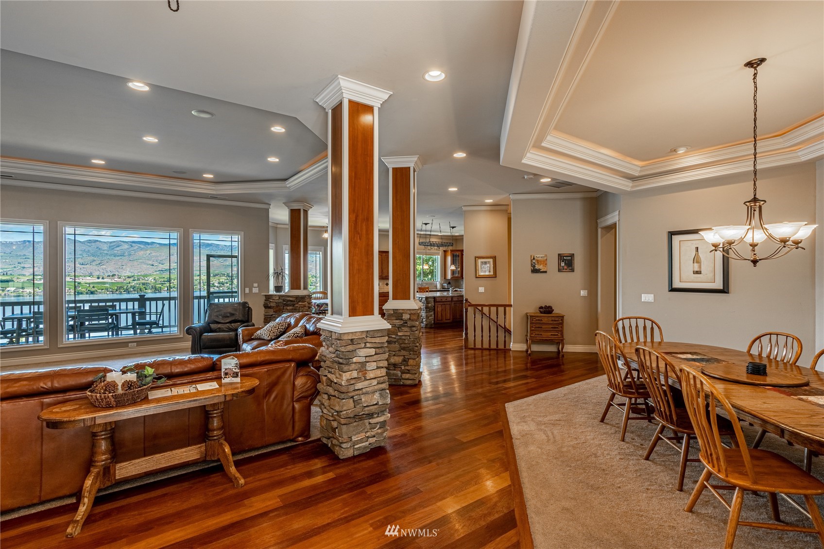 7460 Navarre Drive